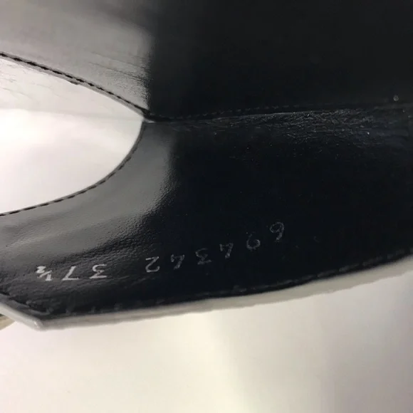 New Authentic BALENCIAGA
Cagole embellished metallic textured-leather sandals - Picture 15 of 15